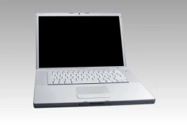 Đây là chiếc MacBook Pro thế hệ đầu giờ bằng tuổi với các em 2k6 rồi