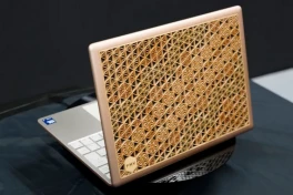 Hãng Nhật Bản ra mắt laptop siêu sang vỏ gỗ, kỉ niệm xuất xưởng 50 triệu chiếc máy tính