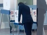 Barron Trump chàng út nhà ông Trump đẹp dã man, như tổng tài bước ra đời thực, đi bỏ phiếu cho bố làm dậy sóng cộng đồng mạng