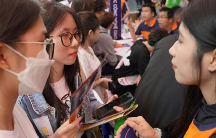 Hết thời trường quốc tế tự xưng
