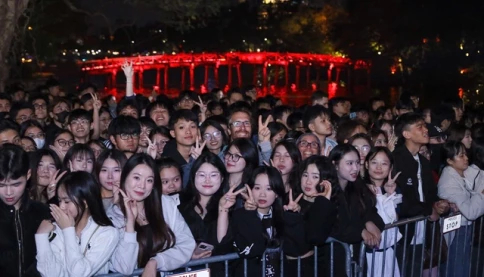 Không khí cực hot tại các điểm bắn pháo hoa chào 2026!