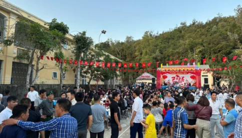 Cả làng góp tiền làm 80 mâm cỗ ăn mừng năm mới 2026