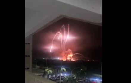 MỸ TẤN CÔNG TRỤ SỞ KHÔNG QUÂN VENEZUELA - CÓ BÁO CÁO VỀ CÁC VỤ NỔ LỚN