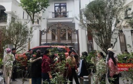 Hàng chục người kéo đến biệt thự của Hoàng Hường ở Hà Nội đòi lương