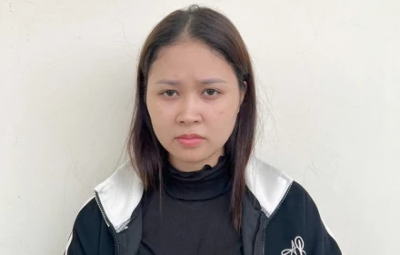 Khởi tố cô gái 23 tuổi xoay ngang điện thoại iPhone để đánh bạc