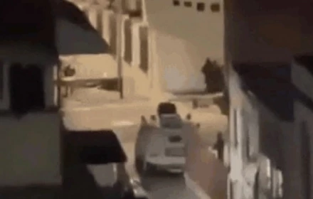 Tiếng súng nổ dữ dội gần dinh tổng thống Venezuela, rộ tin đồn đảo chính