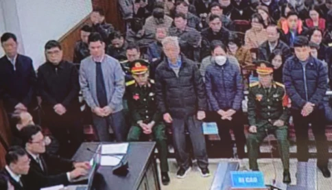 Tiền như lá mít: Cựu thiếu tướng nhận 4 tỷ đồng quà Tết của Hậu 'Pháo'👇