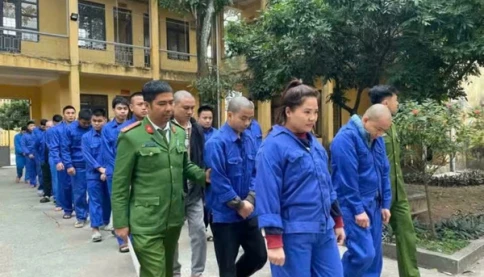 Oách xà lách! Công an Hưng Yên đánh sập “đại bản doanh” tội phạm công nghệ cao “đào lửa” 9.300 tỷ