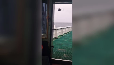 Mỹ đã bắt giữ tàu chở dầu được tàu ngầm và tàu chiến Nga hộ tống! (video)