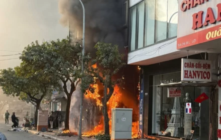 Thương quá! Vụ cháy nhà ở Hà Đông: Chủ nhà nhảy từ tầng 6 sang mái nhà bên cạnh đã tử vong tại viện