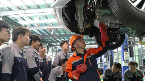 Mắt xích yếu nhất lộ ra trong cơn sốt xe điện ở Trung Quốc