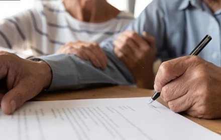 Tranh cãi cha mẹ chia thừa kế chỉ gọi con đẻ, con dâu rể không được tham gia