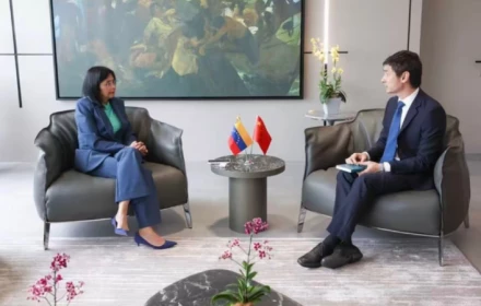 Tổng thống lâm thời Venezuela gặp gỡ đặc phái viên Trung Quốc