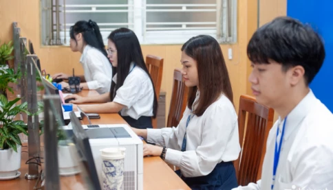 Tiếp tục tinh giản biên chế, đề xuất điều chỉnh tiền lương với cán bộ, công chức