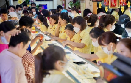 Giá vàng hôm nay 11/1: Vàng trong nước tiến sát ngưỡng 160 triệu đồng/lượng