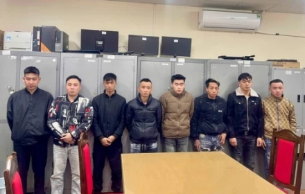 Nóng! Giải cứu 21 thiếu nữ khi triệt phá đường dây tuyển nhân viên "bấm bài, rót bia" tại quán karaoke