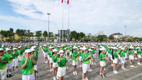 Gần 8.000 thiếu nhi Việt Nam vừa tham dự Ngày Olympic trẻ em và phát động toàn dân tập luyện môn bơi phòng, chống đuối nước năm 2024