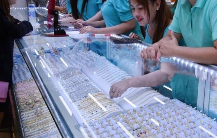 Giá vàng hôm nay 15-1: Sáng sớm đã tăng mạnh