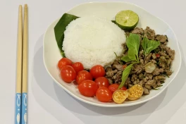 4 thói quen khi ăn cơm có hại sức khỏe nhiều người Việt thường làm