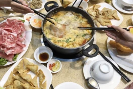 5 thói quen ăn lẩu hại thận