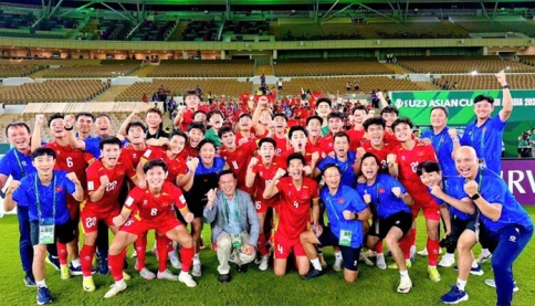 Thắng 15 trận liên tiếp cùng HLV Kim Sang Sik, U23 Việt Nam nhận “mưa” tiền thưởng