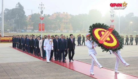 Sáng nay: Lãnh đạo Đảng, Nhà nước và đại biểu dự Đại hội XIV vào Lăng viếng Chủ tịch Hồ Chí Minh