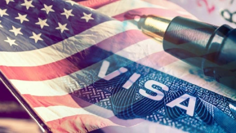 Ông Donald Trump hé lộ tấm vé vàng cho giấc mơ Mỹ, liệu ai là người may mắn?