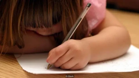 Vì sao người thuận tay trái lại ít hơn nhiều so với thuận tay phải?
