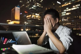 Tác hại khủng khiếp của làm việc nhiều giờ, làm quá sức, nghiện làm việc