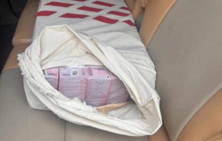 Ba thanh niên nhặt được bao tiền 1 tỷ tiền mặt