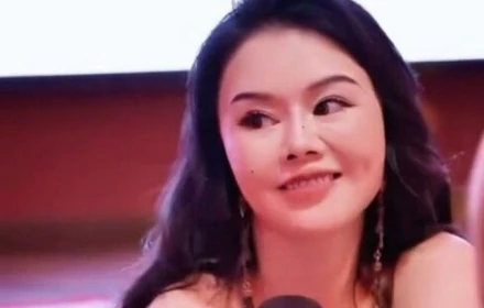 Kiếm bộn tiền bằng dạy phụ nữ 'liếc mắt đưa tình'