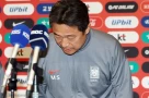 Về nước sau trận thua U23 Việt Nam, HLV U23 Hàn Quốc cúi đầu xin lỗi, sau đó mắng mỏ học trò