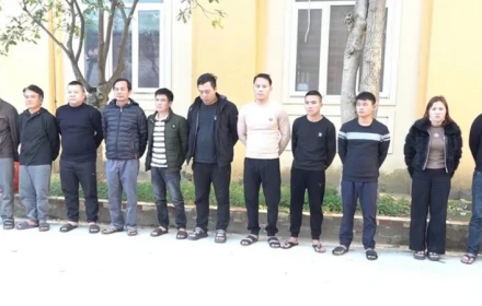 Công an triệt phá sới bạc xây dựng như lô cốt, muốn vào phải qua 4 cửa thép, camera cảm biến dày đặc