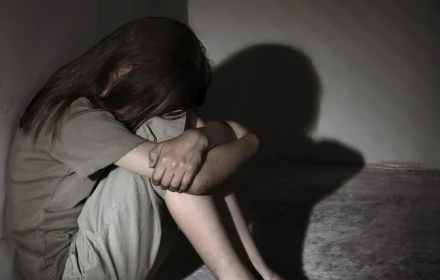 Phạt tù nam quản lý karaoke vì hai lần xâm hại nhân viên nữ mới 12 tuổi