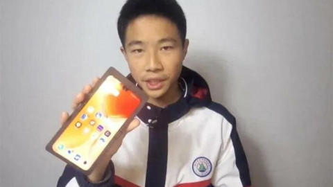 Trầm trồ với nam sinh tự chế điện thoại gập, thô sơ nhưng đầy đủ tính năng