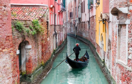Venice đã được xây dựng trên mặt nước như thế nào?
