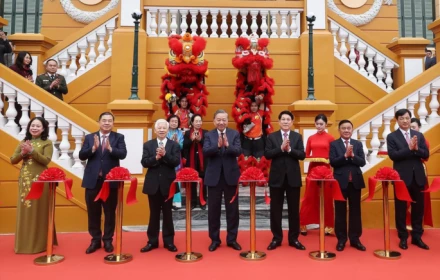 Tổng Bí thư và Chủ tịch nước cắt băng khánh thành trụ sở làm việc Cơ quan Chủ tịch nước