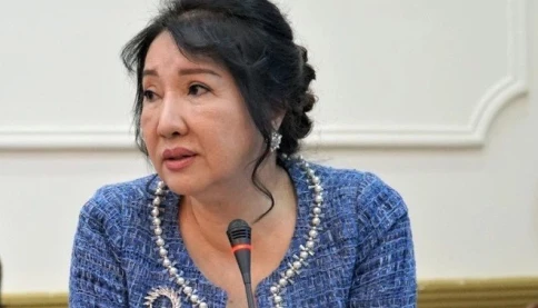 Mẹ 'Cường đô la' nợ công ty bao nhiêu tiền?