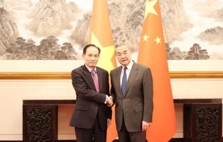 Đặc phái viên của Tổng Bí thư Tô Lâm hội đàm với Bộ trưởng Ngoại giao Trung Quốc Vương Nghị