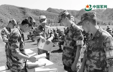 Báo quân đội Trung Quốc: Quân ủy Trung ương "chống tham nhũng không khoan nhượng"