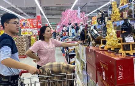 Bộ Nội vụ thông tin "nóng" về mức tiền thưởng của 50.000 doanh nghiệp dịp Tết Bính Ngọ