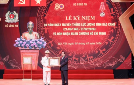 Thượng tướng Bùi Văn Nam, nguyên Thứ trưởng Bộ Công an nhận Huân chương cao quý