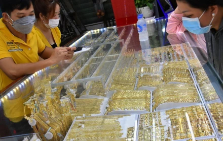 Giá vàng hôm nay 10-2: Tiếp tục tăng mạnh