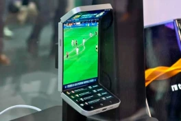 MWC 2025: 'Độc lạ' chiếc điện thoại gập chữ 'C', laptop sạc năng lượng mặt trời, nhẫn điều khiển máy tính