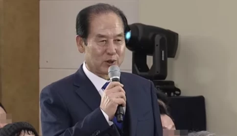 Chủ tịch huyện ở Hàn Quốc tiếp tục gây phẫn nộ vì chửi thề trước người dân