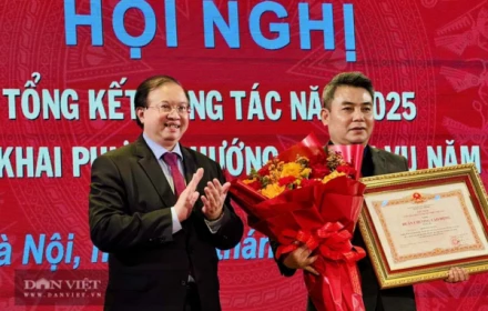 Vừa nhậm chức Phó Giám đốc chưa lâu, Nghệ sĩ Ưu tú Trịnh Mai Nguyên lại được tặng thưởng Huân chương Lao động