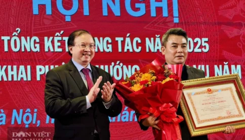 Vừa nhậm chức Phó Giám đốc chưa lâu, Nghệ sĩ Ưu tú Trịnh Mai Nguyên lại được tặng thưởng Huân chương Lao động