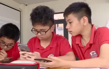 Những tác hại khi cho học sinh sử dụng điện thoại, người thật việc thật luôn!