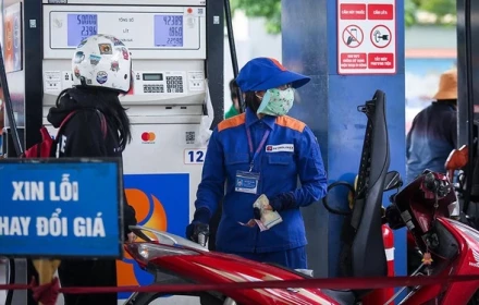 Giá xăng tăng mạnh sát Tết