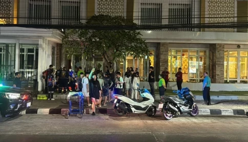 Người đàn ông đột nhiên rơi xuống từ tầng 4 khách sạn lúc 3 giờ sáng, hiện trường nhiều bí ẩn